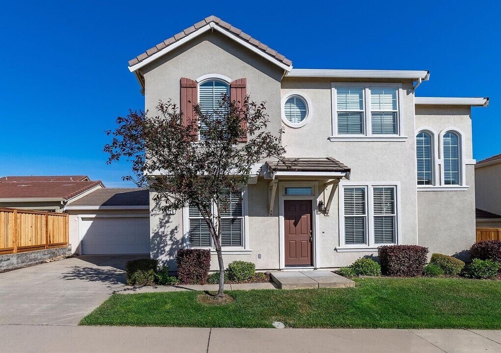 726 Ward Way in Folsom, CA - Building Photo