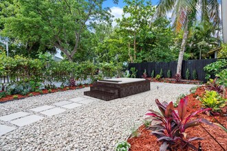 100 NW 40th St in Miami, FL - Foto de edificio - Building Photo