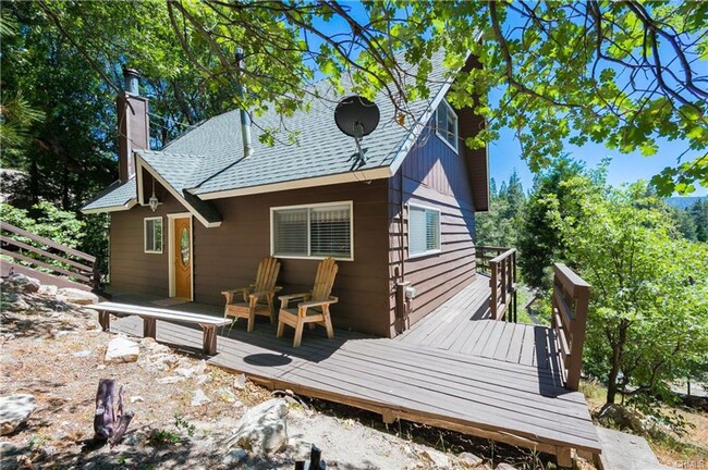 676 Grass Valley Rd in Lake Arrowhead, CA - Building Photo - Building Photo