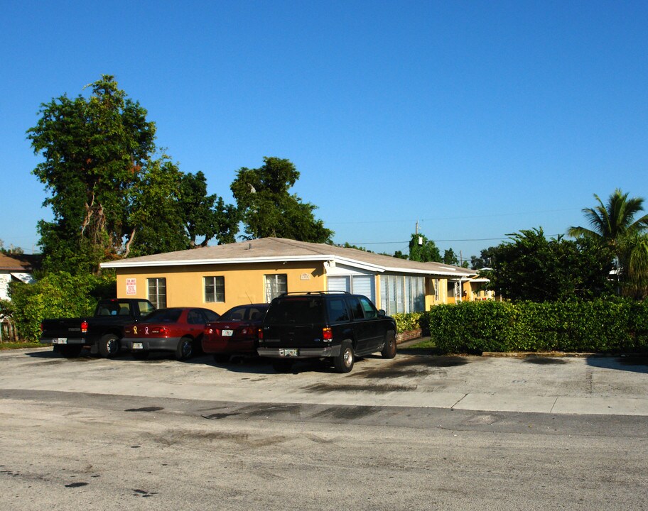 Monroe Street Apartments in Hollywood, FL - Building Photo