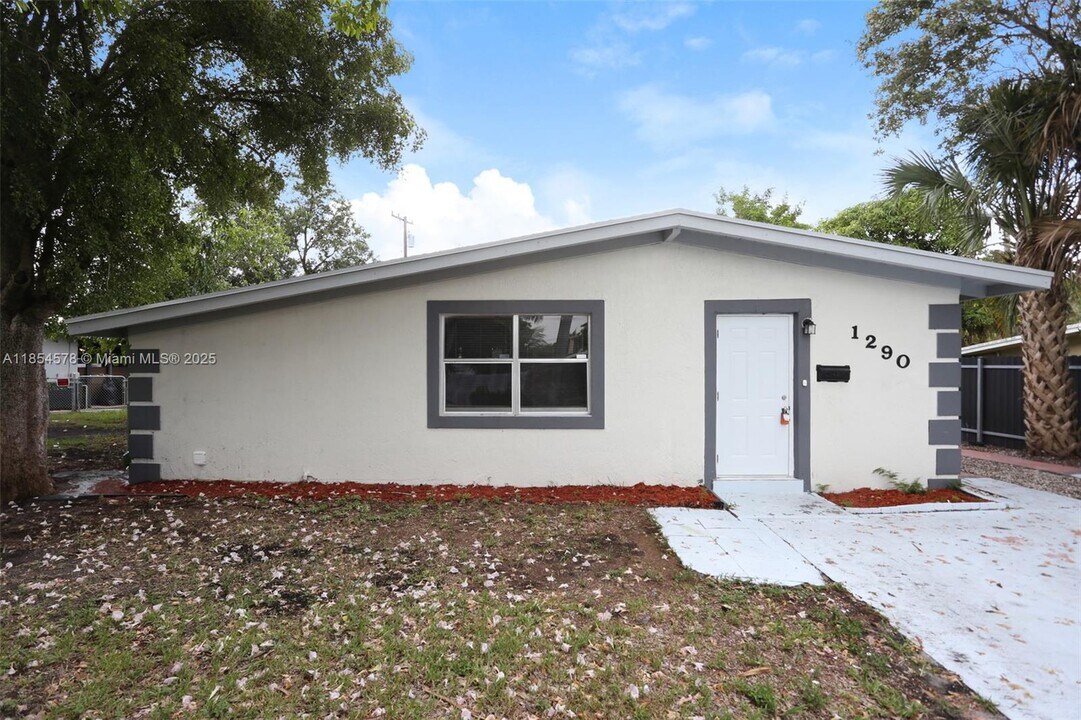 1290 SW 28th Ave in Fort Lauderdale, FL - Building Photo