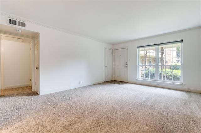 7904 Royal Ln in Dallas, TX - Foto de edificio - Building Photo