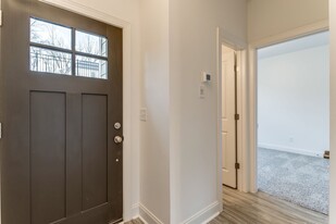 923 SE Broad St, Unit B2 in Murfreesboro, TN - Building Photo
