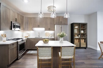 990 Corporate Dr in Westbury, NY - Building Photo - Building Photo