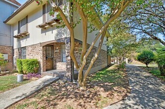 5423 Callaghan in San Antonio, TX - Building Photo - Building Photo