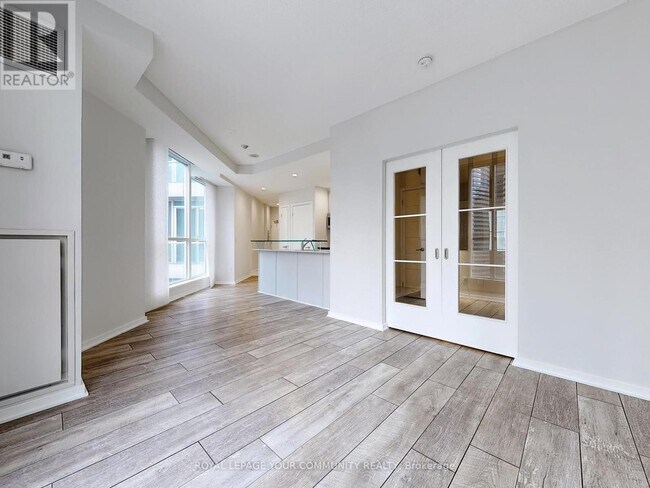 208-2208 Queens Quay W in Toronto, ON - Building Photo - Building Photo