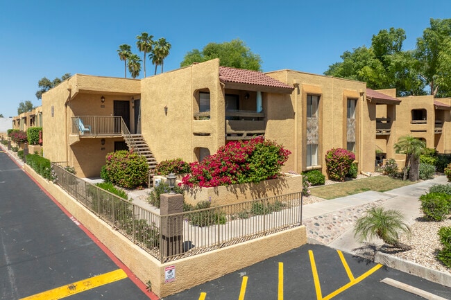 8500 E Indian School Rd in Scottsdale, AZ - Building Photo - Building Photo