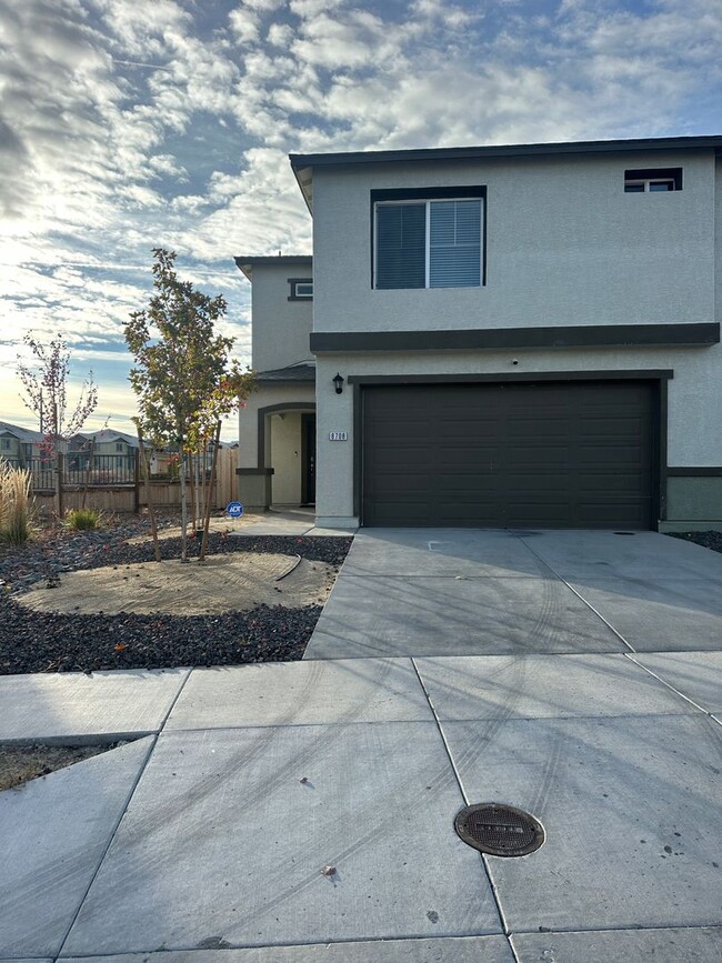 8708 Scenic Sky Dr in Reno, NV - Building Photo - Building Photo