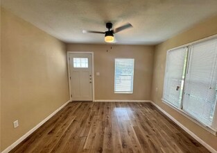 1101 Hall Ave in Killeen, TX - Foto de edificio - Building Photo