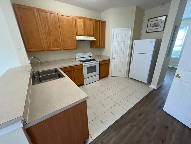 13903 Abbey Ln in Largo, FL - Building Photo - Building Photo