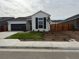 8401 Caragh Lk Ave in Bakersfield, CA - Building Photo