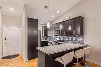 2840 Blue Bonnet Dr in Henderson, NV - Building Photo - Building Photo