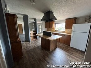 454 Overland Trail in Bandera, TX - Building Photo - Building Photo