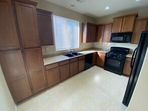 7551 Edgartown Harbor St in Las Vegas, NV - Building Photo - Building Photo