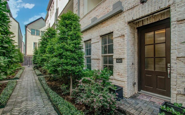 4047 Leeland St in Houston, TX - Building Photo - Building Photo