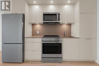 60 Central Park Roadway in Toronto, ON - Building Photo - Building Photo