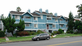 Whitsett Manor Apartments in Studio City, CA - Building Photo