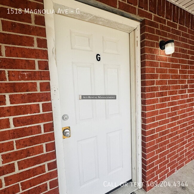 property at 1518 Magnolia Ave