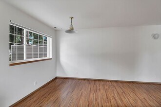 732 NW Paragon Pl in Oak Harbor, WA - Foto de edificio - Building Photo