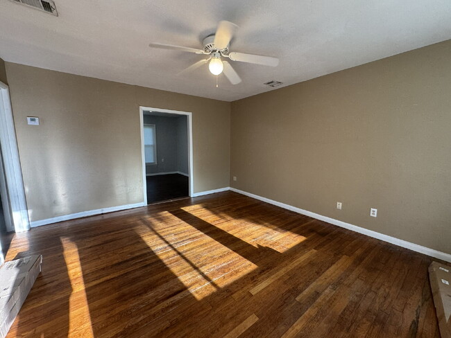 1240 N Garfield Ave in Stephenville, TX - Building Photo - Building Photo