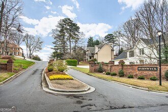 1106 Byrnwyck Rd NE in Brookhaven, GA - Building Photo - Building Photo