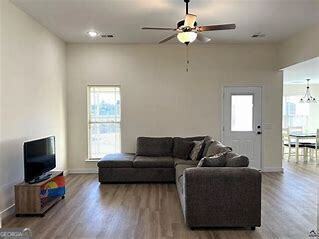 135 Hughes Dr in Warner Robins, GA - Foto de edificio - Building Photo