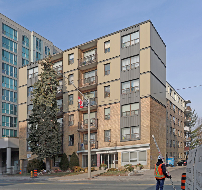 412 Eglinton Ave E in Toronto, ON - Building Photo