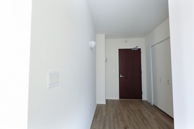 807 Davis St in Evanston, IL - Building Photo - Building Photo