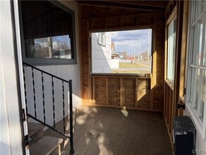 215 E Hoard St in Watertown, NY - Foto de edificio - Building Photo