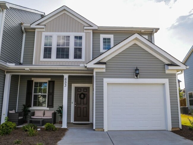 property at 653 Aberdeen Cir