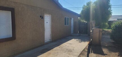 5808 N 63rd Ave in Glendale, AZ - Foto de edificio - Building Photo