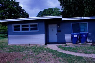 9 St Celeste Dr in Florissant, MO - Building Photo