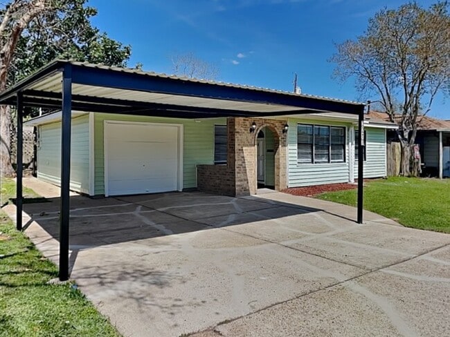 property at 3217 Darling Ave.