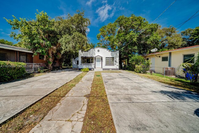 829 NW 56th St in Miami, FL - Building Photo - Building Photo
