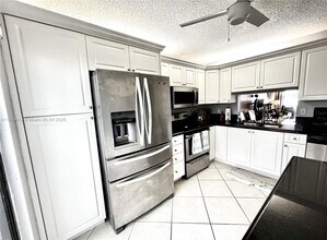 587 Banks Rd in Margate, FL - Building Photo - Building Photo