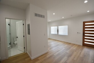 2683 34th St, Unit 17 in Santa Monica, CA - Building Photo - Building Photo