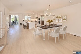 31 Hearthstone Ct in Upper Saddle River, NJ - Building Photo - Building Photo