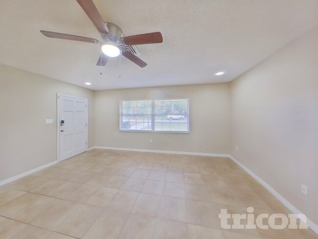 10811 La Vista Loop in Riverview, FL - Building Photo - Building Photo