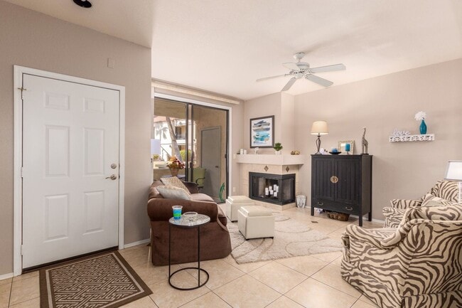 9708-9708 E Vía Linda