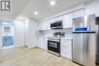 1051 Caven St in Mississauga, ON - Building Photo - Building Photo