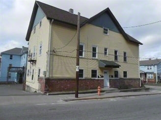 61 Elm St in Woonsocket, RI - Foto de edificio - Building Photo