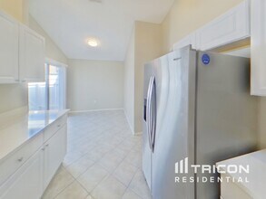 4022 37th St Ct W in Bradenton, FL - Building Photo - Building Photo