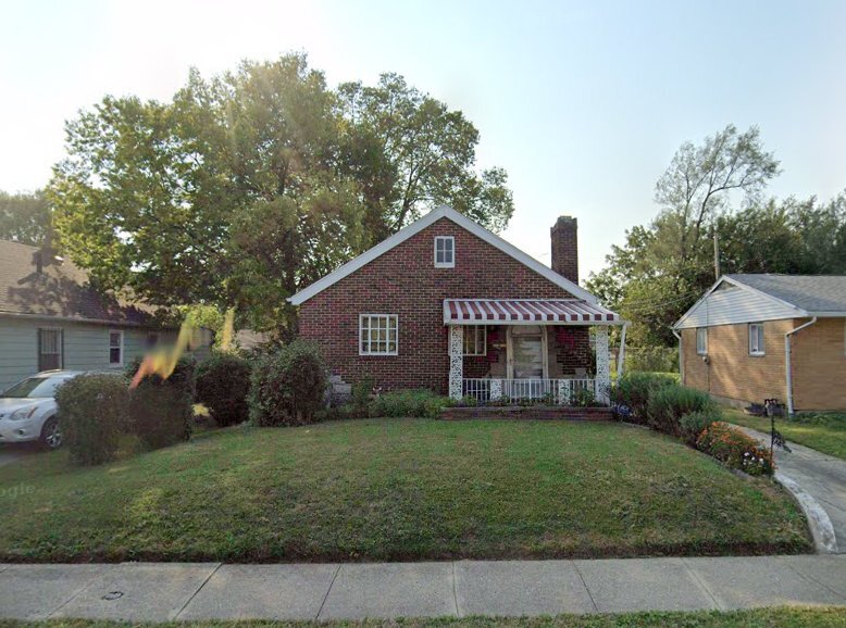 921 Dennison Ave in Dayton, OH - Building Photo