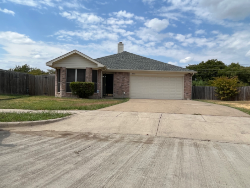 3001 Green Vista Ct in Grand Prairie, TX - Building Photo