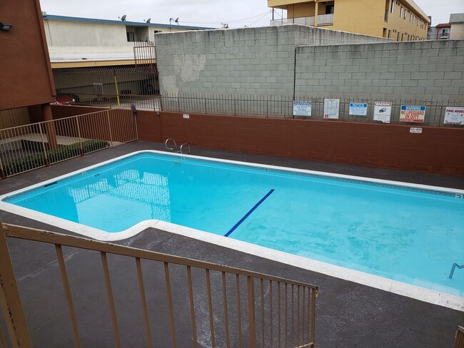 Bay Pointe Apartments in Hawthorne, CA - Foto de edificio - Building Photo