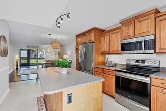 1640 Stickney Point Rd in Sarasota, FL - Building Photo - Building Photo