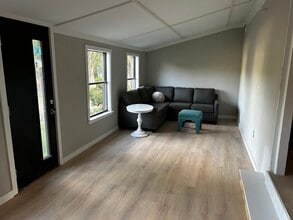 6300 Hudson Bend Rd in Austin, TX - Foto de edificio - Building Photo