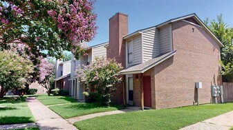1904 Dartmouth St, Unit O-4 in College Station, TX - Building Photo