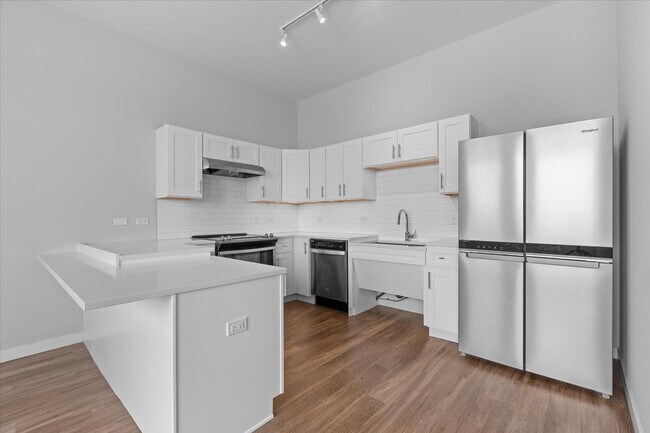 1900 W Lawrence Ave in Chicago, IL - Building Photo - Building Photo