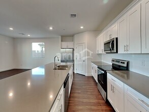 296 Yasmin Daylily Pl in Henderson, NV - Foto de edificio - Building Photo